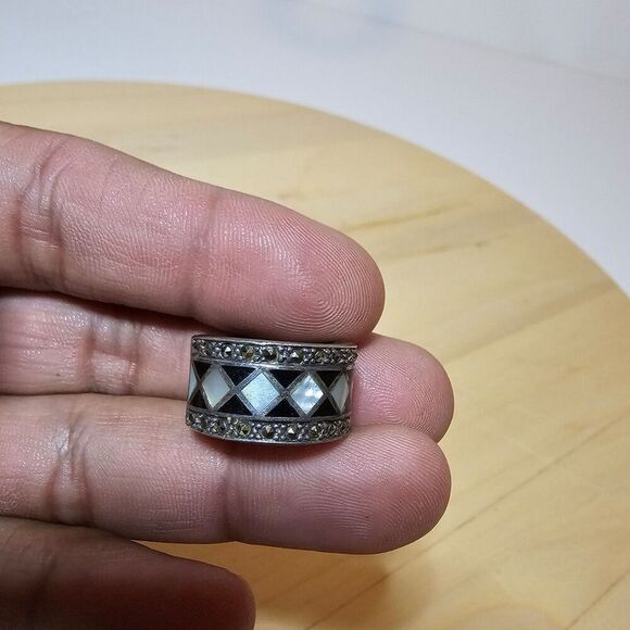 Sterling Silver 925 Mother Of Pearl,Onyx,Marcasite Band Ring Size 7 8 Grams - Picture 2 of 8